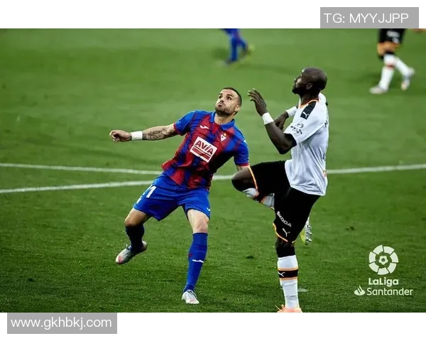 西甲赛场惊喜连连老将逆袭成英雄红牌风波引发热议乌龙球绝杀成焦点